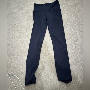 Navy blue athlete leggings.